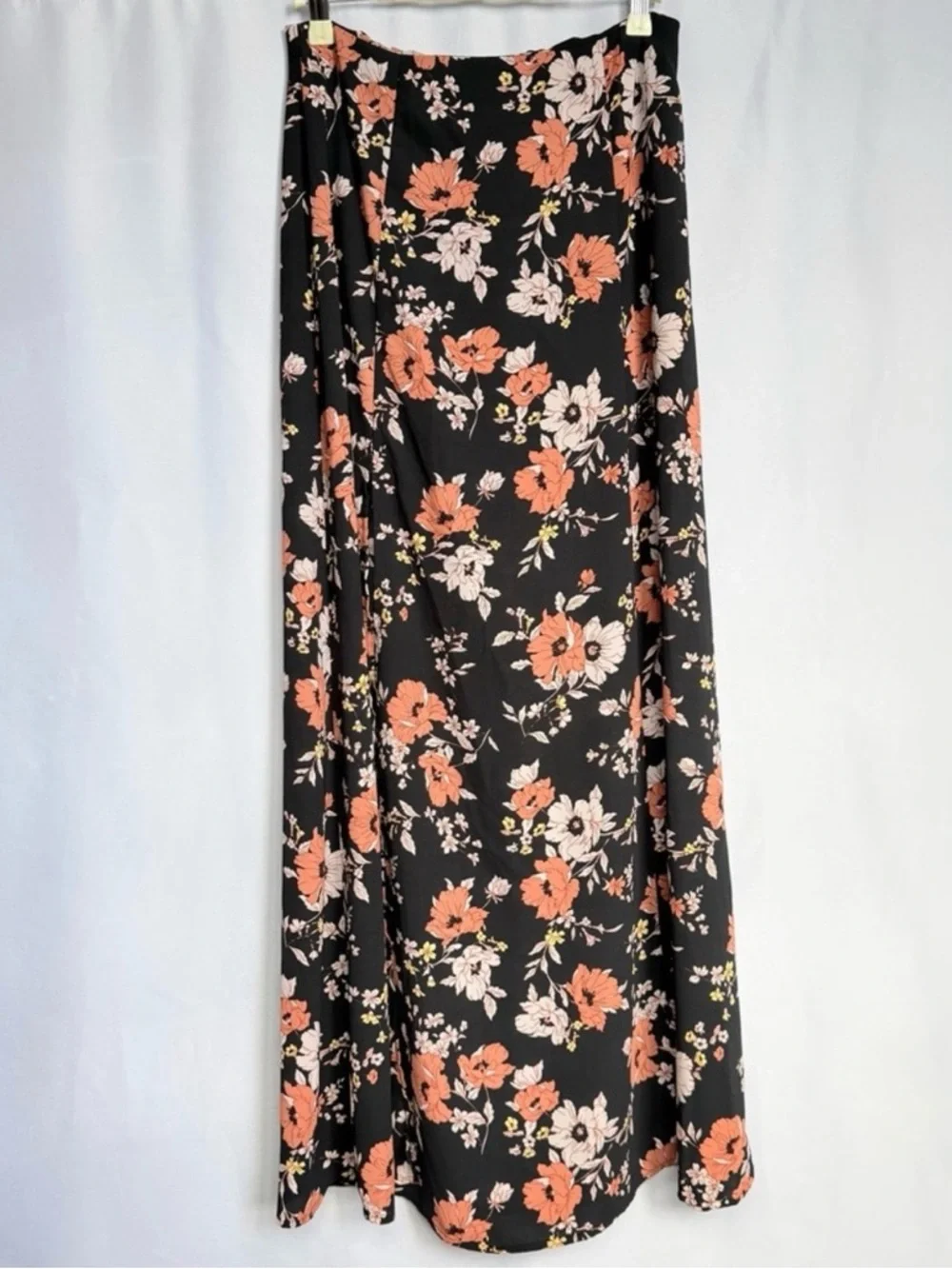 Forever 21 Black and Peach Floral Maxi Skirt with Leg Slit, Women’s Medium - Picture 3 of 8
